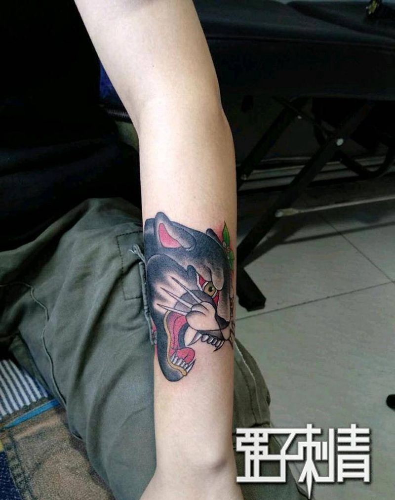 豹纹身图片_手臂school纹身图案