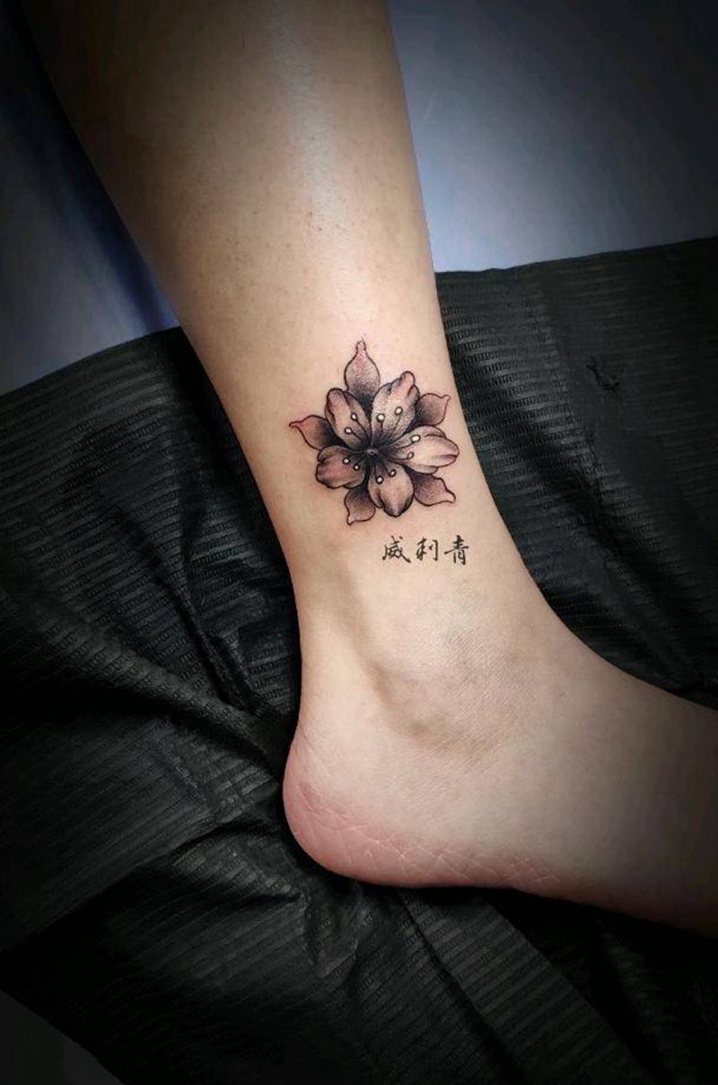黑灰脚踝桃花纹身图片_腿部桃花小清新脚踝纹身图案