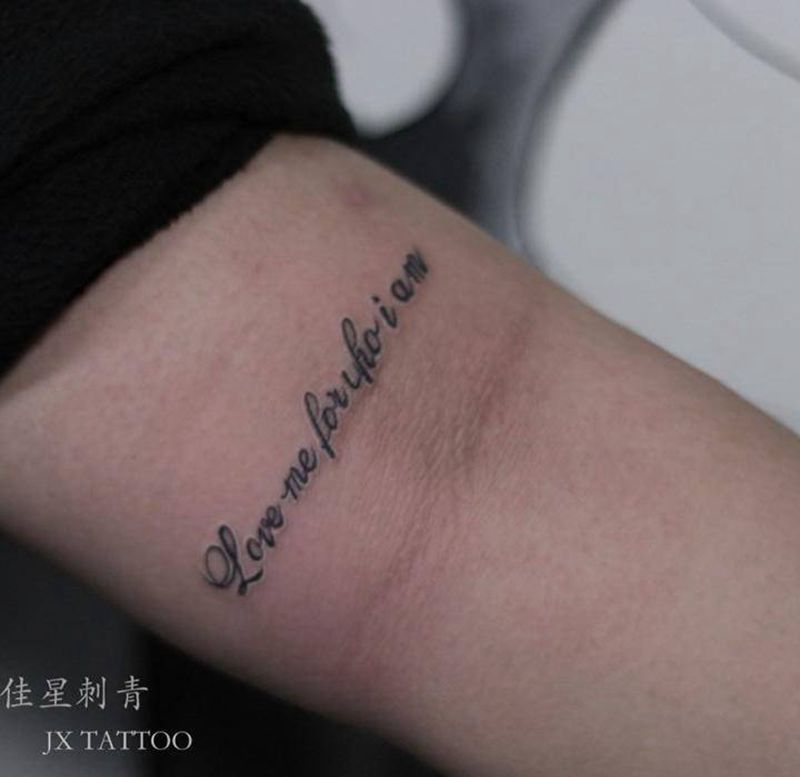 先爱己后爱人纹身图片
