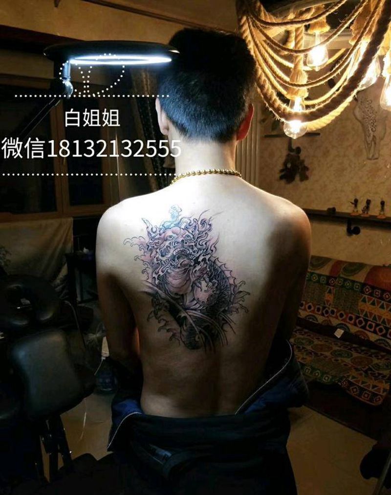 后背四分之一纹身图片