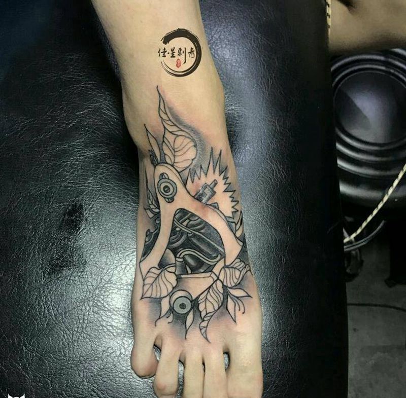 脚背未完纹身图片