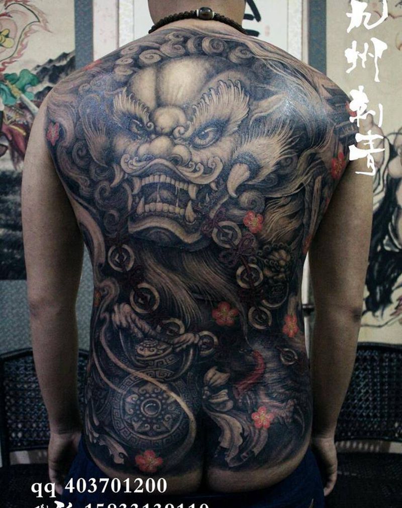 福狮满背纹身图片