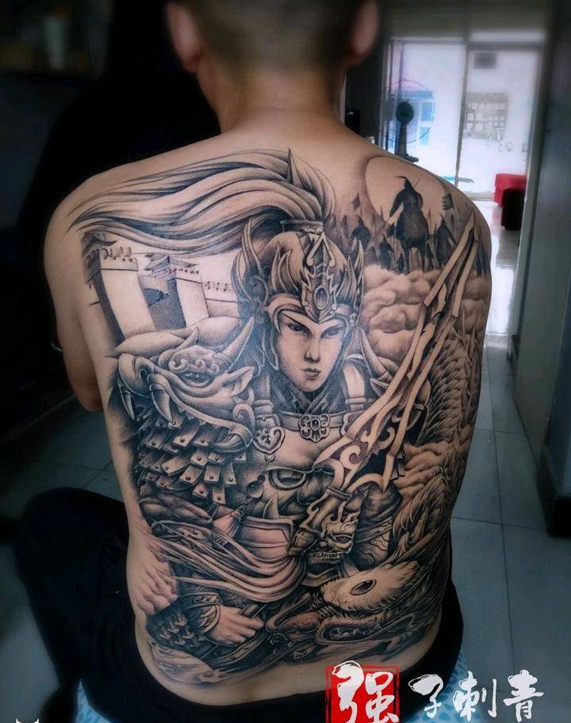 满背赵云完工纹身图片_背部新传统欧美写实打雾赵子龙纹身图案