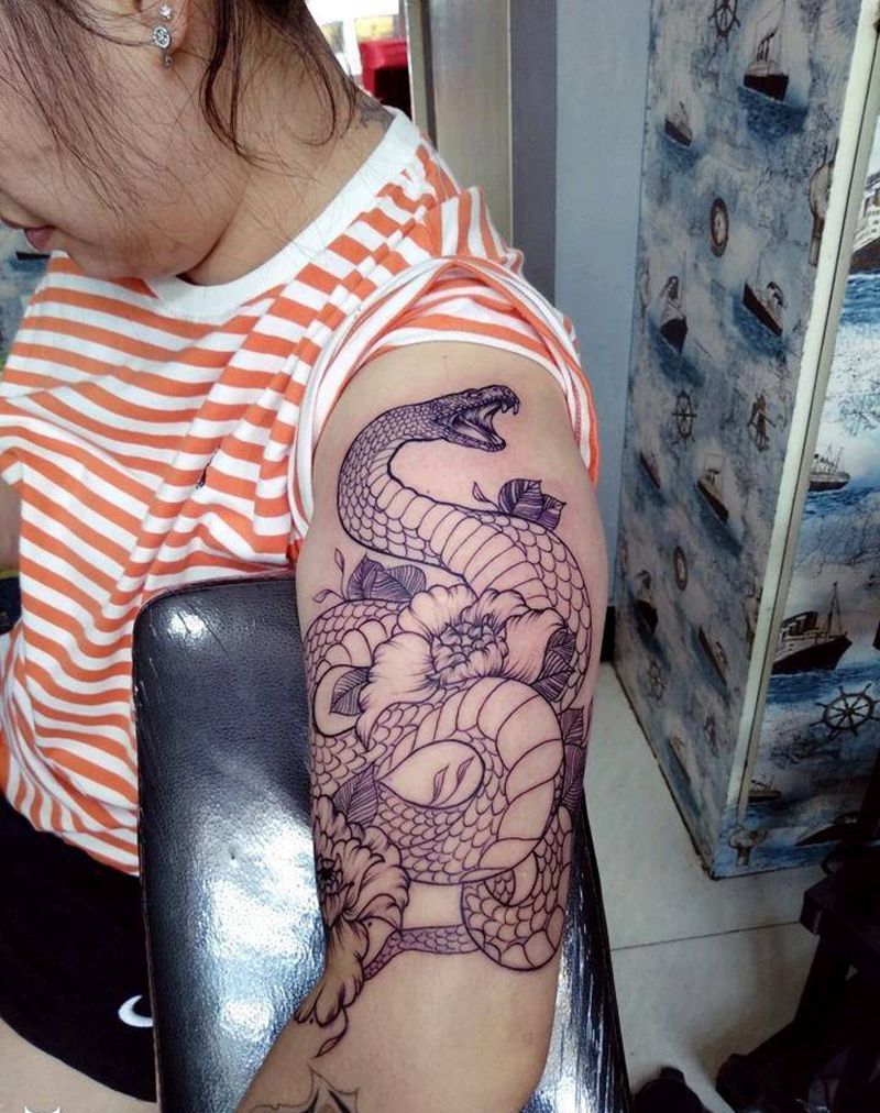 蟒蛇与牡丹纹身图片_手臂新传统素花纹身图案