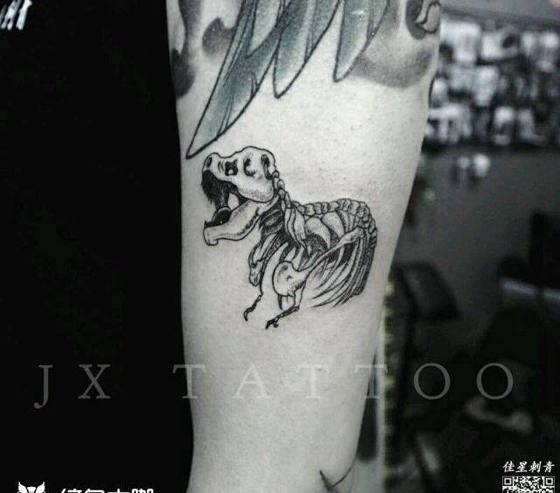 恐龙骨架纹身图片