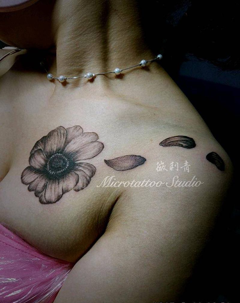 波斯菊纹身图片_胸部清新植物成品纹身图案