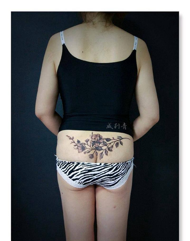 后腰植物花卉纹身图片_臀部腰部点刺欧美写实清新花卉植物纹身图案