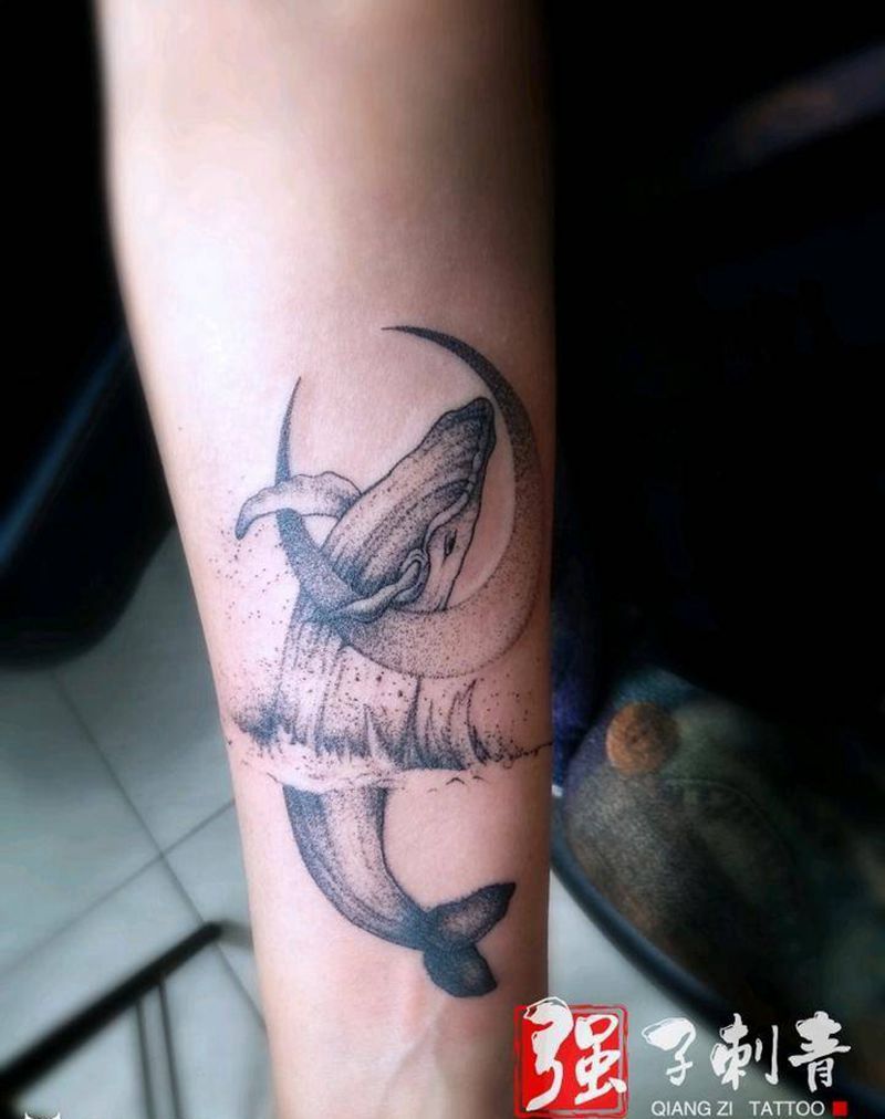 鲸鱼纹身图片_手臂点刺小清新纹身图案