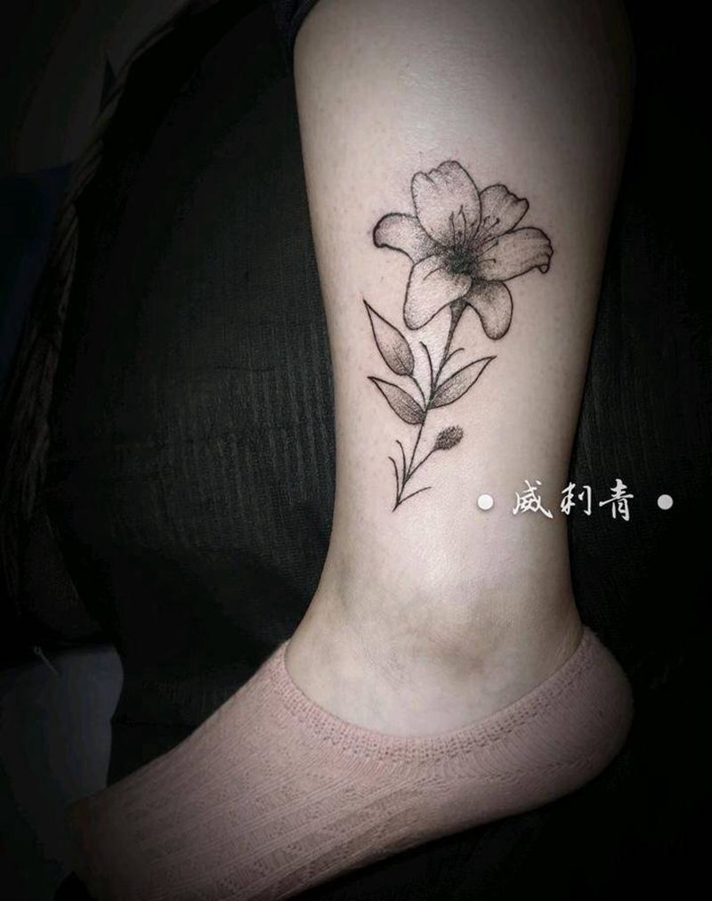 女生百合纹身图片_点刺百合脚踝小清新纹身图案