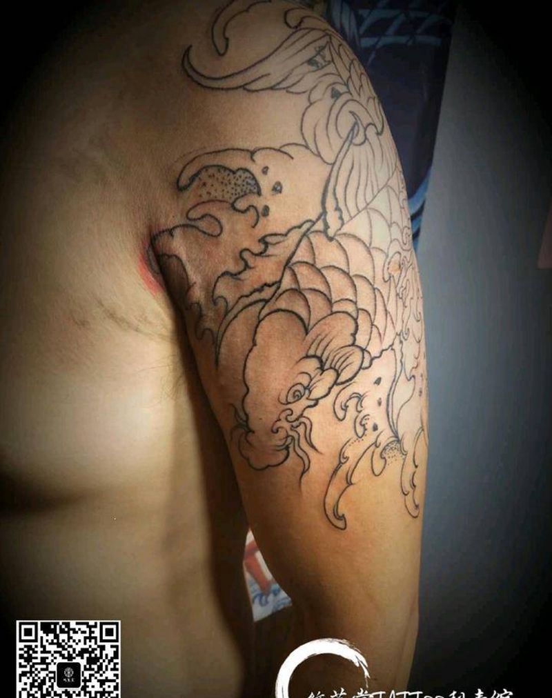 鲤鱼大臂。纹身图片_肩部臀部手臂传统动物原创成品纹身图案