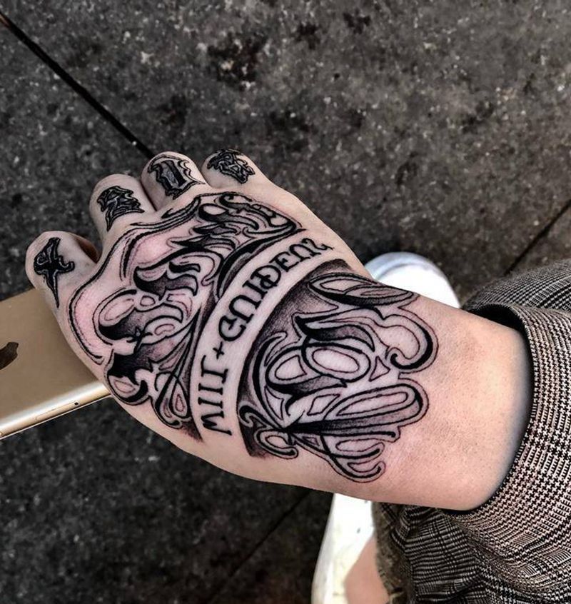 花手：花体字纹身图片_手部花体字纹身图案