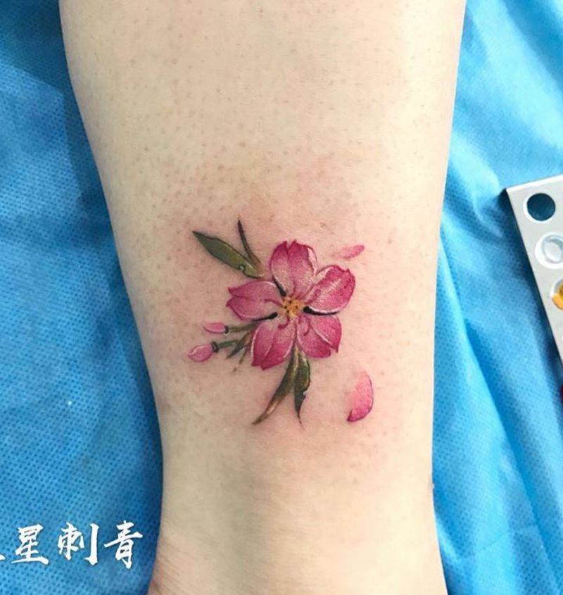 小樱花一枚纹身图片