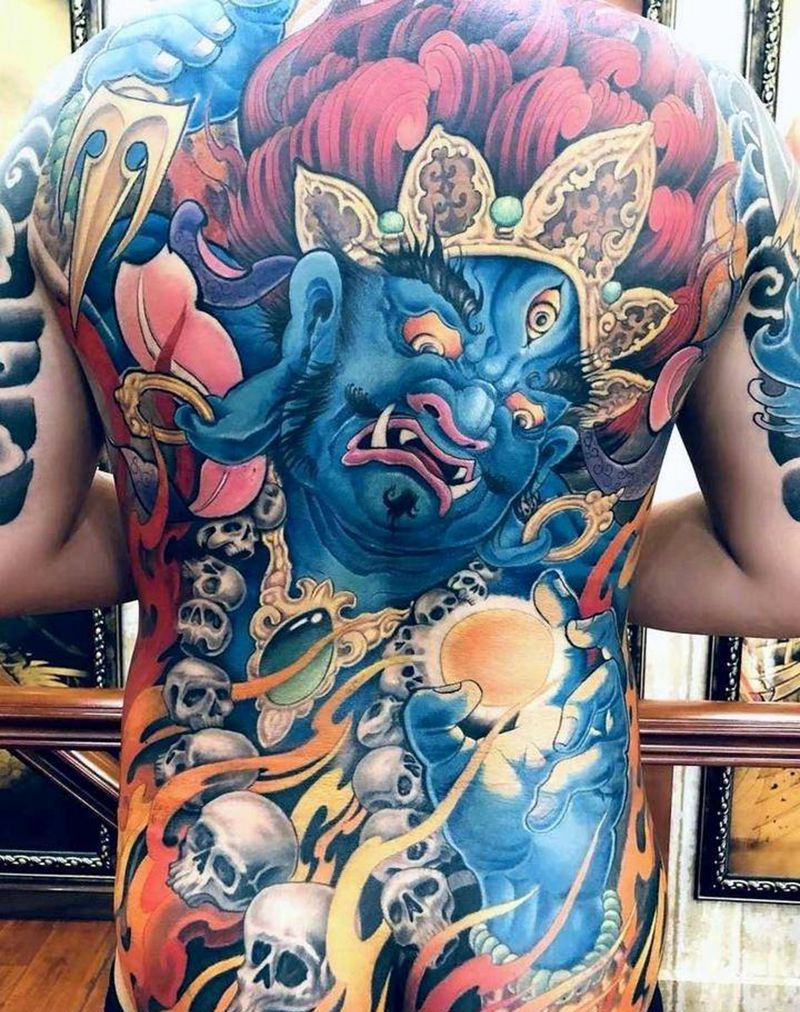 满背大黑天神纹身图片_背部新传统纹身图案