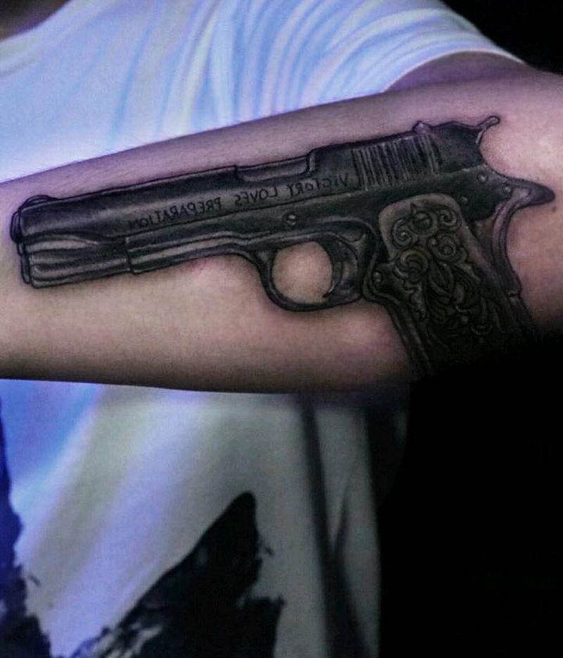 手枪纹身图片