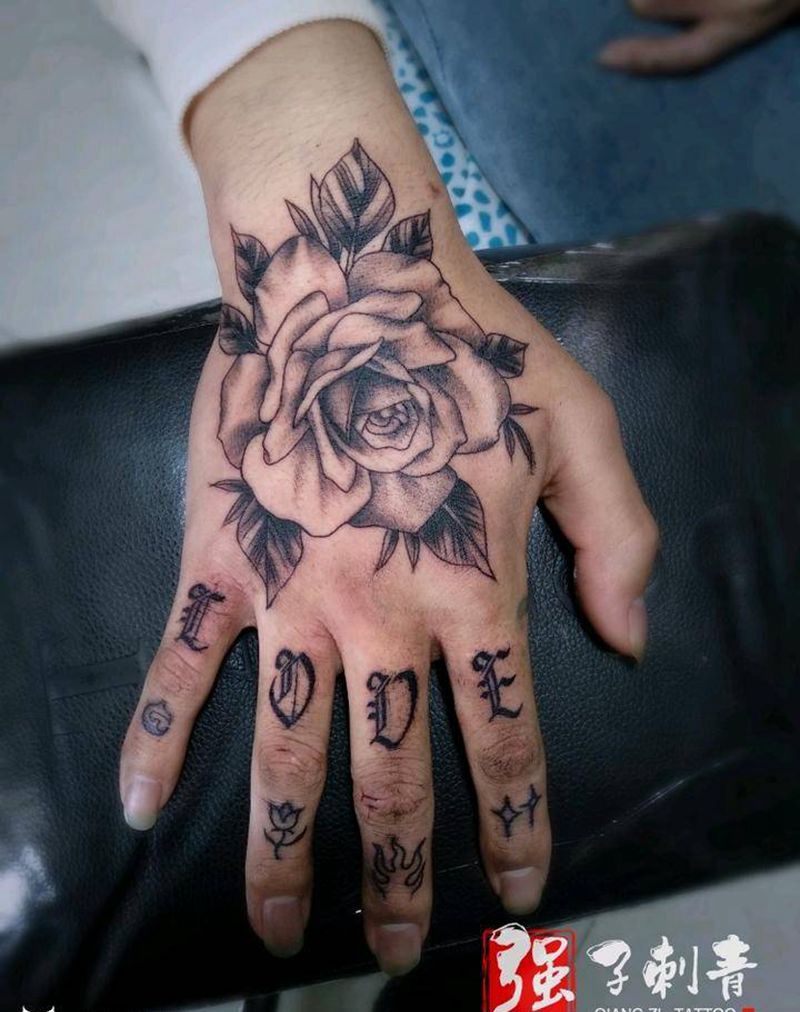 这才是花手纹身图片_手部新传统纹身图案