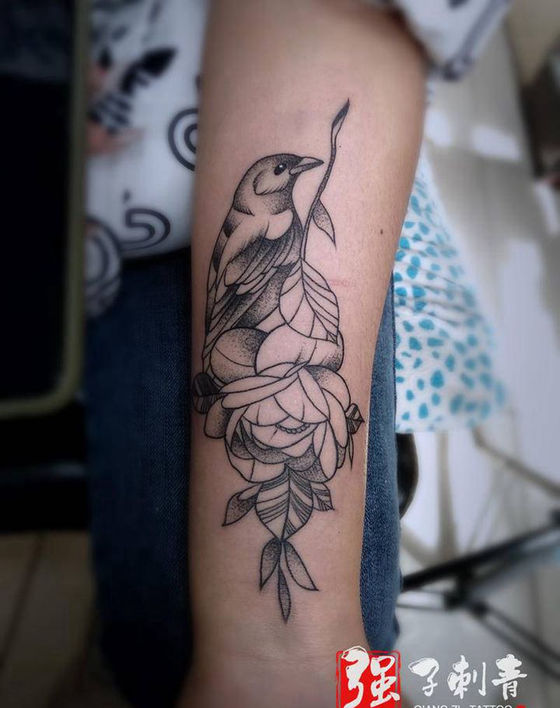 麻雀素花纹身图片_手臂新传统纹身图案