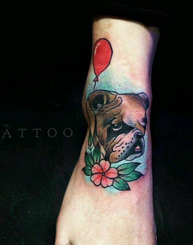 能扛的妹子纹身图片