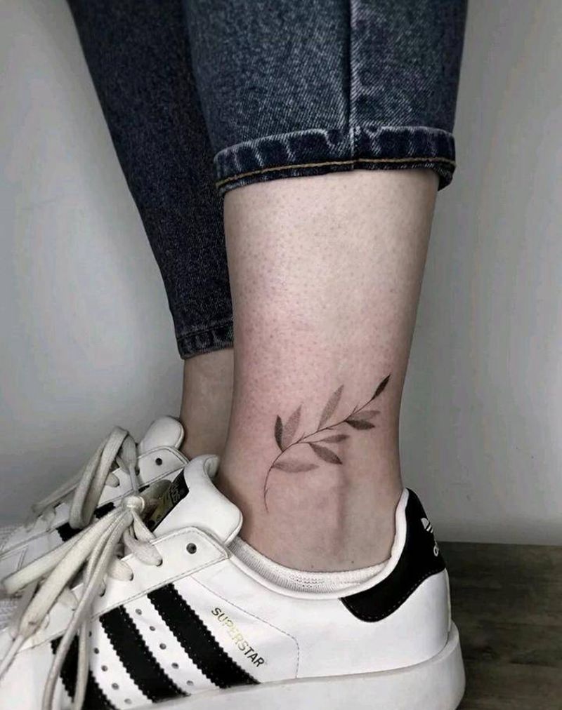 脚踝小清新《枝叶》纹身图片_腿部点刺纹身图案