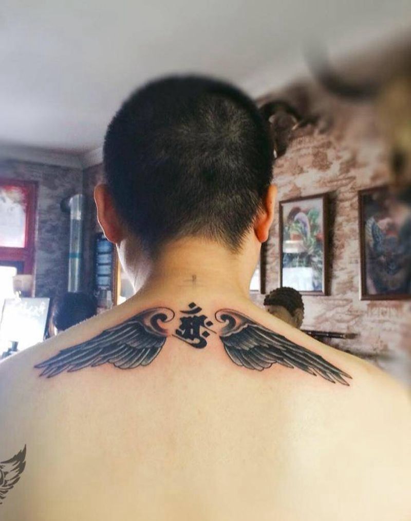 翅膀纹身图片