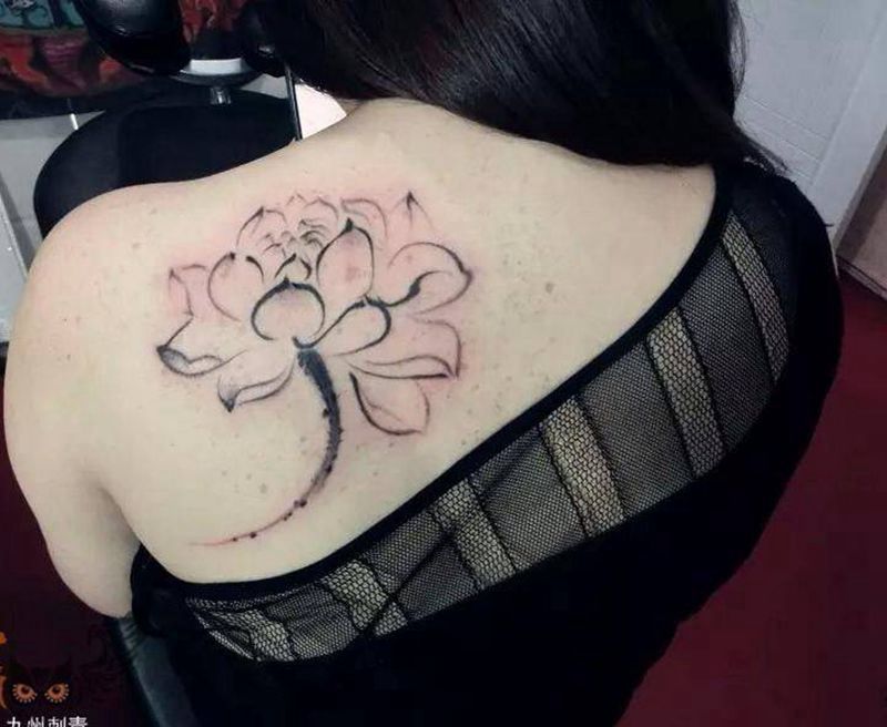 水墨莲花纹身图片