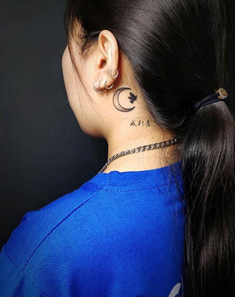 耳后小清新纹身图片_点刺小清新耳后鸟月纹身图案