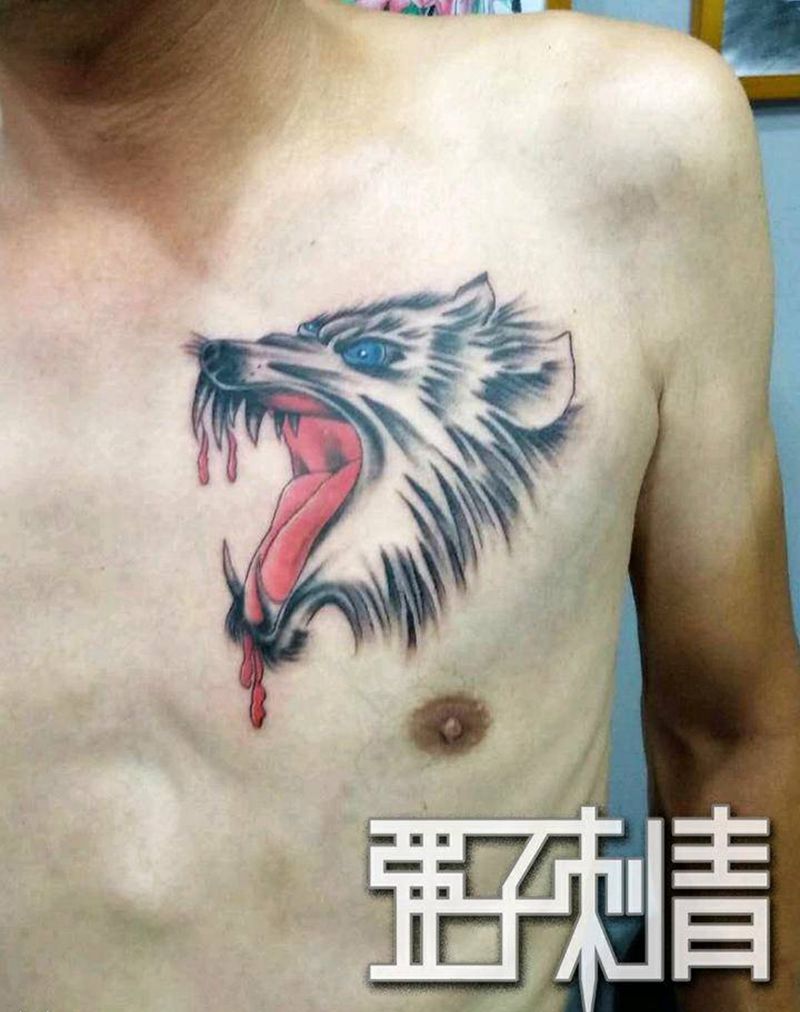 滴血狼头纹身图片_胸部新传统纹身图案