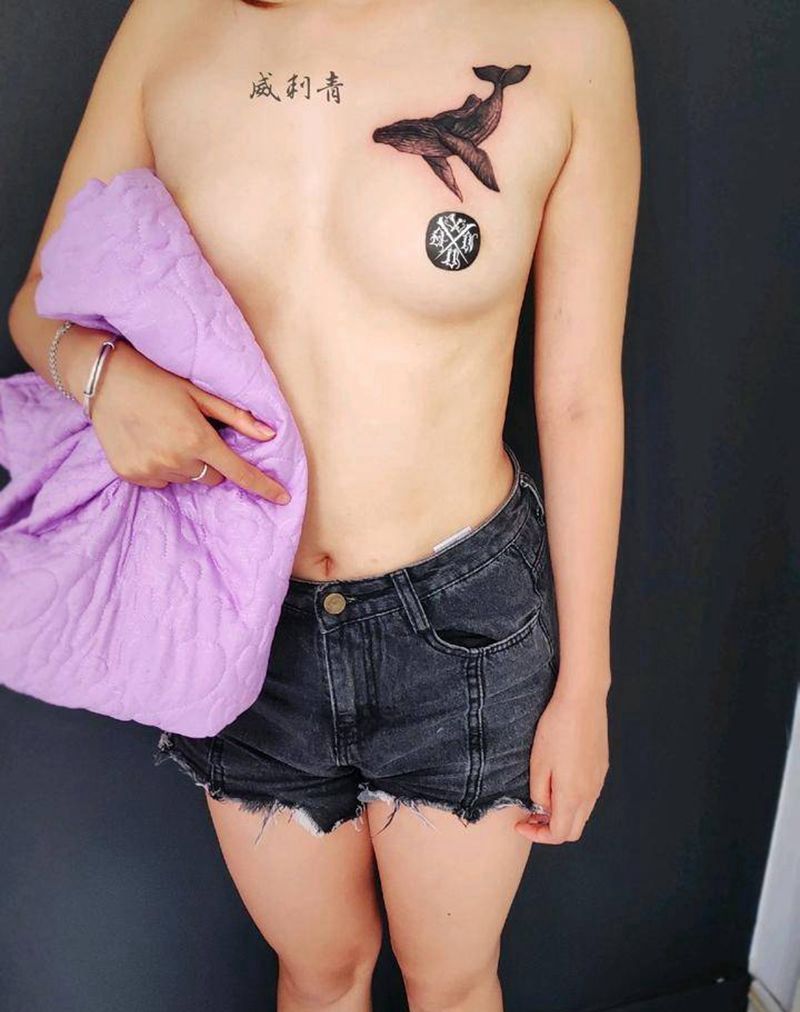 鲸纹身图片_胸部欧美写实遮盖锁骨鲸鱼纹身图案