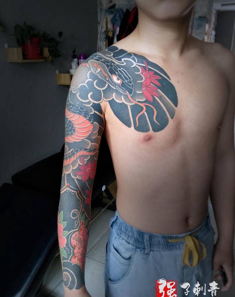 牡丹蛇花臂纹身图片_手臂新传统纹身图案