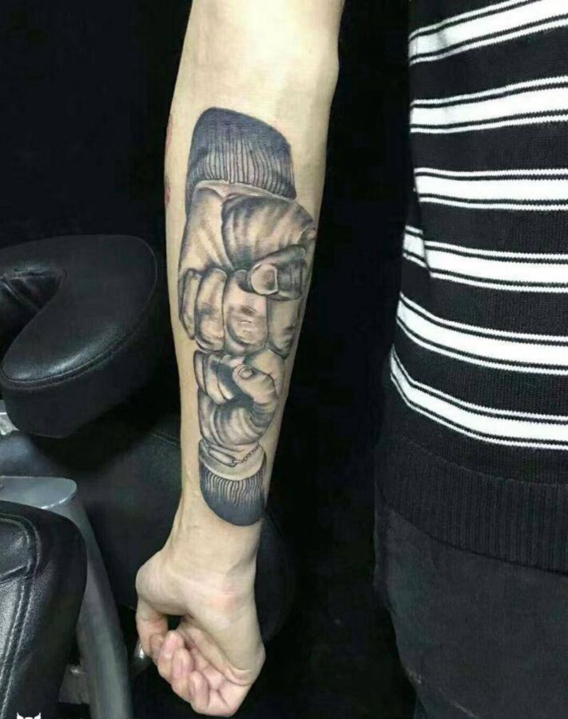 大手拉小手纹身图片_手部纹身图案