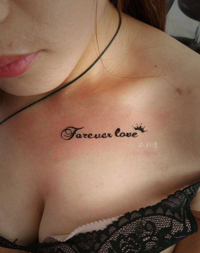 锁骨英文字符纹身图片_胸部花体字锁骨小清新英文纹身图案