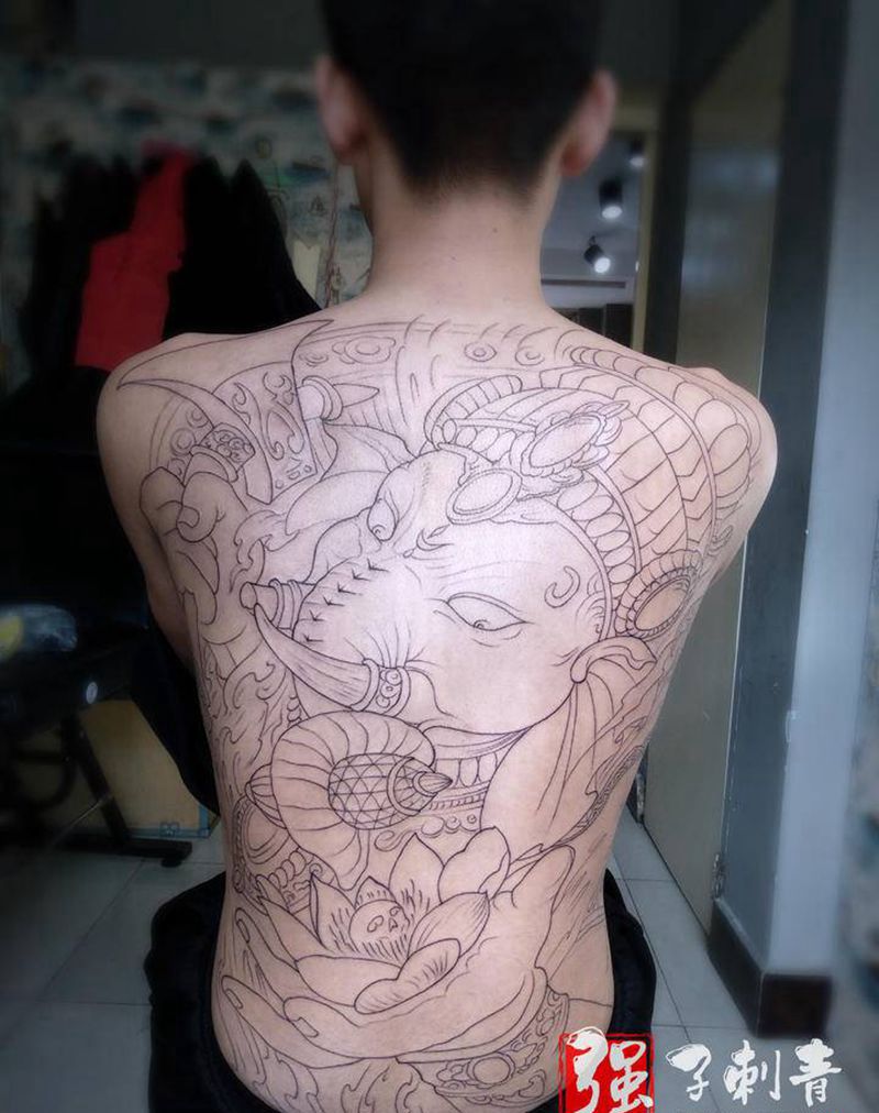 满背《象神》线条纹身图片_背部新传统割线纹身图案