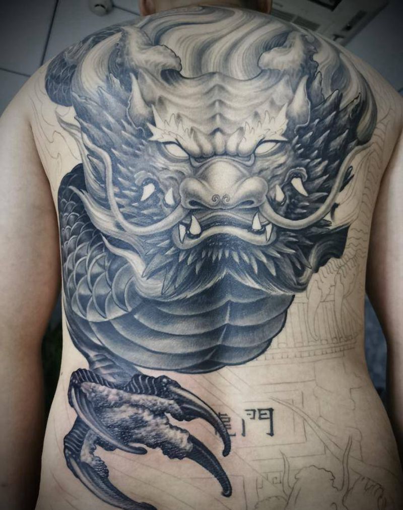 跃龙门纹身图片_背部纹身图案