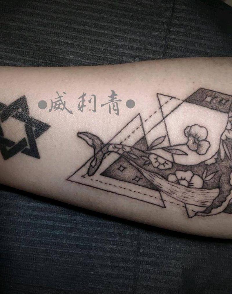 海鲸+六芒星纹身图片_手臂几何点刺鲸鱼纹身图案
