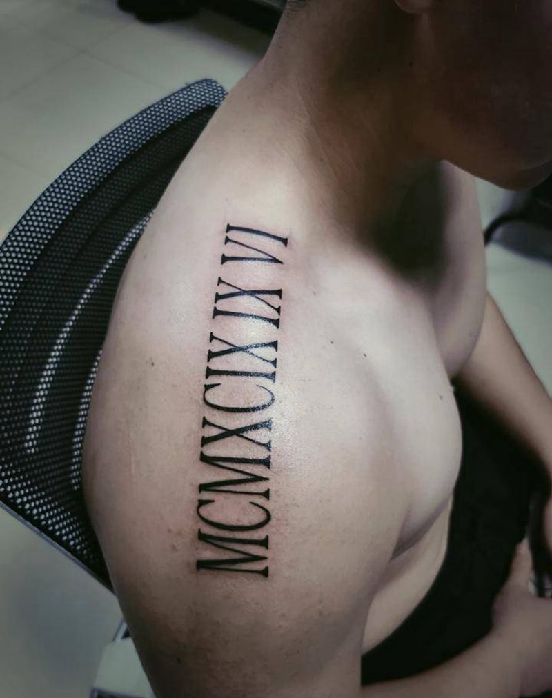 罗马数字纹身图片_肩部纹身图案