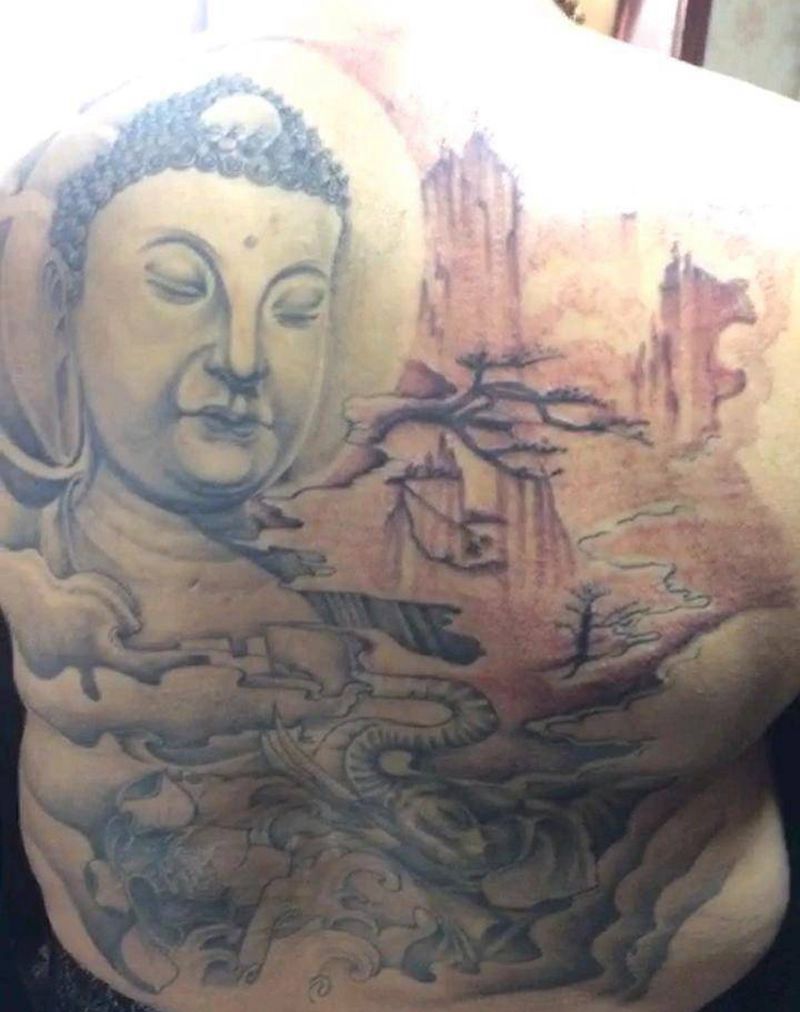 满背佛纹身图片