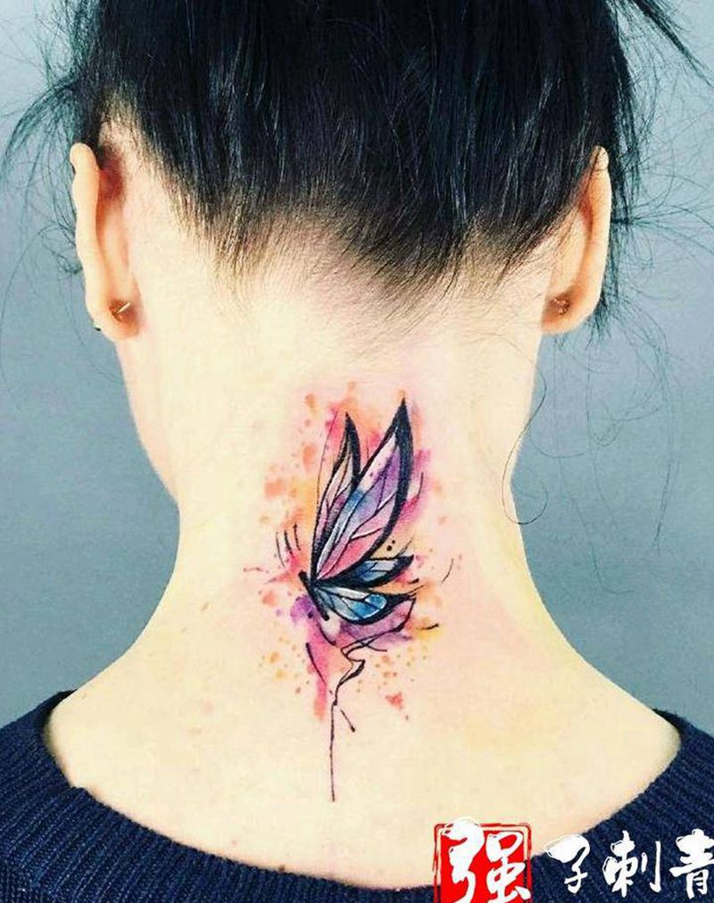 蝴蝶纹身图片_颈部水彩小清新纹身图案