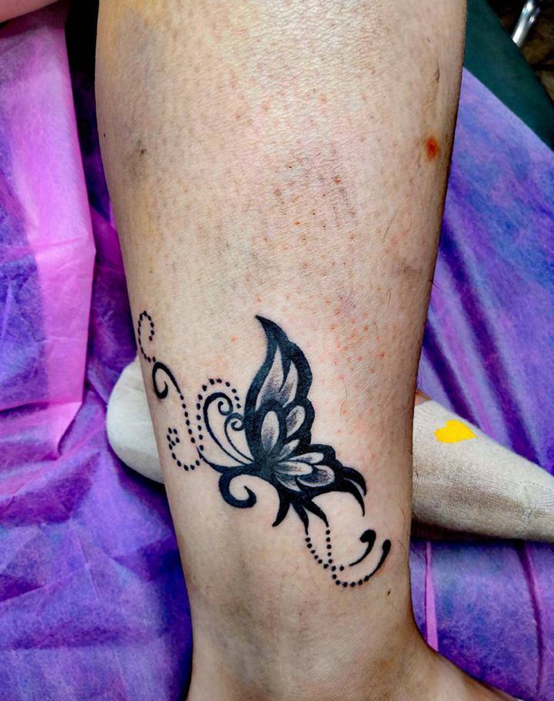 蝴蝶纹身图片_腿部纹身图案