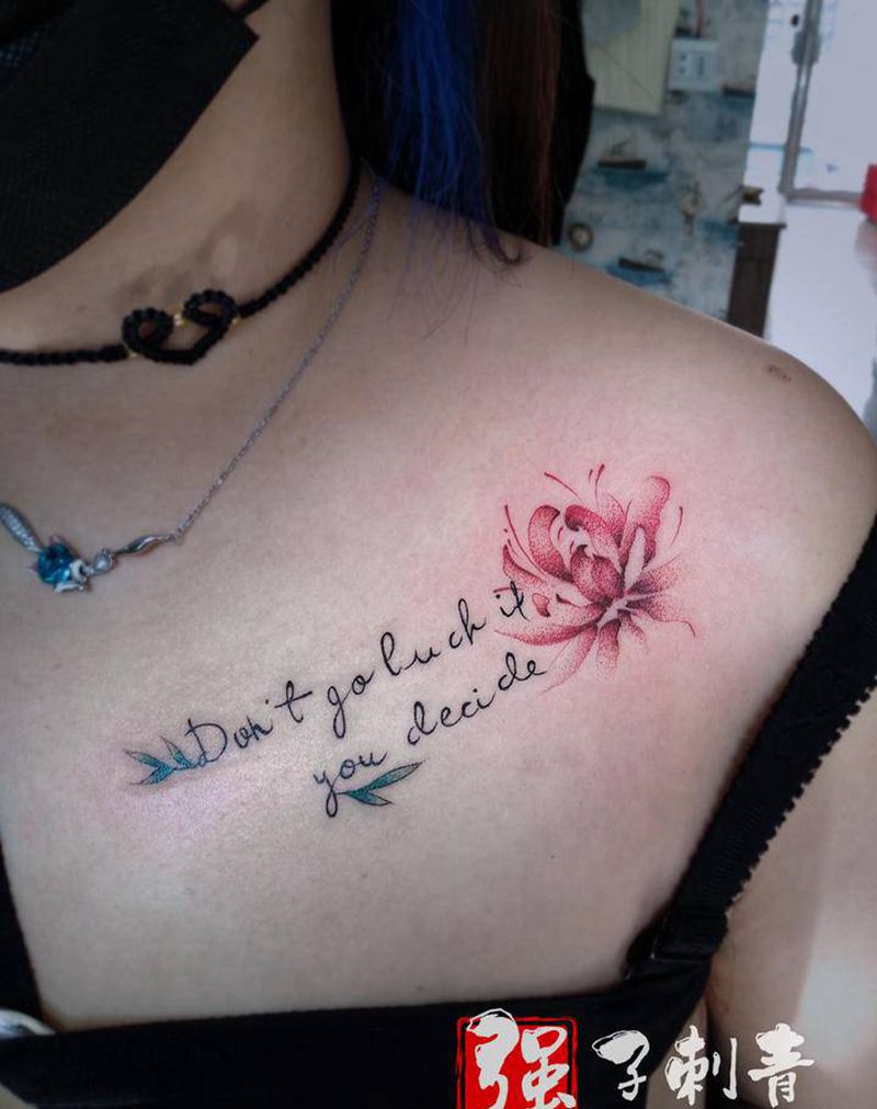 彼岸花+英文纹身图片_胸部新传统纹身图案