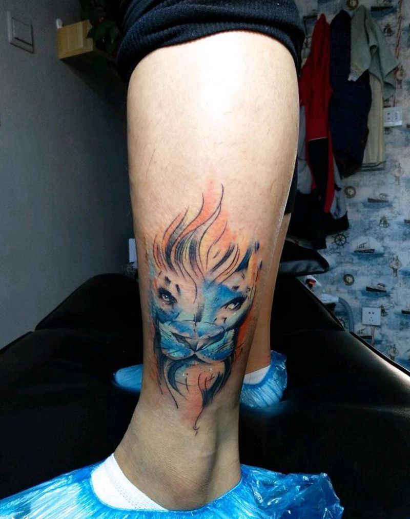 水彩风格《狮子》纹身图片_腿部水彩纹身图案