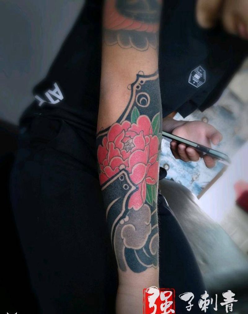 花臂进度纹身图片_手臂老传统彩色花臂纹身图案