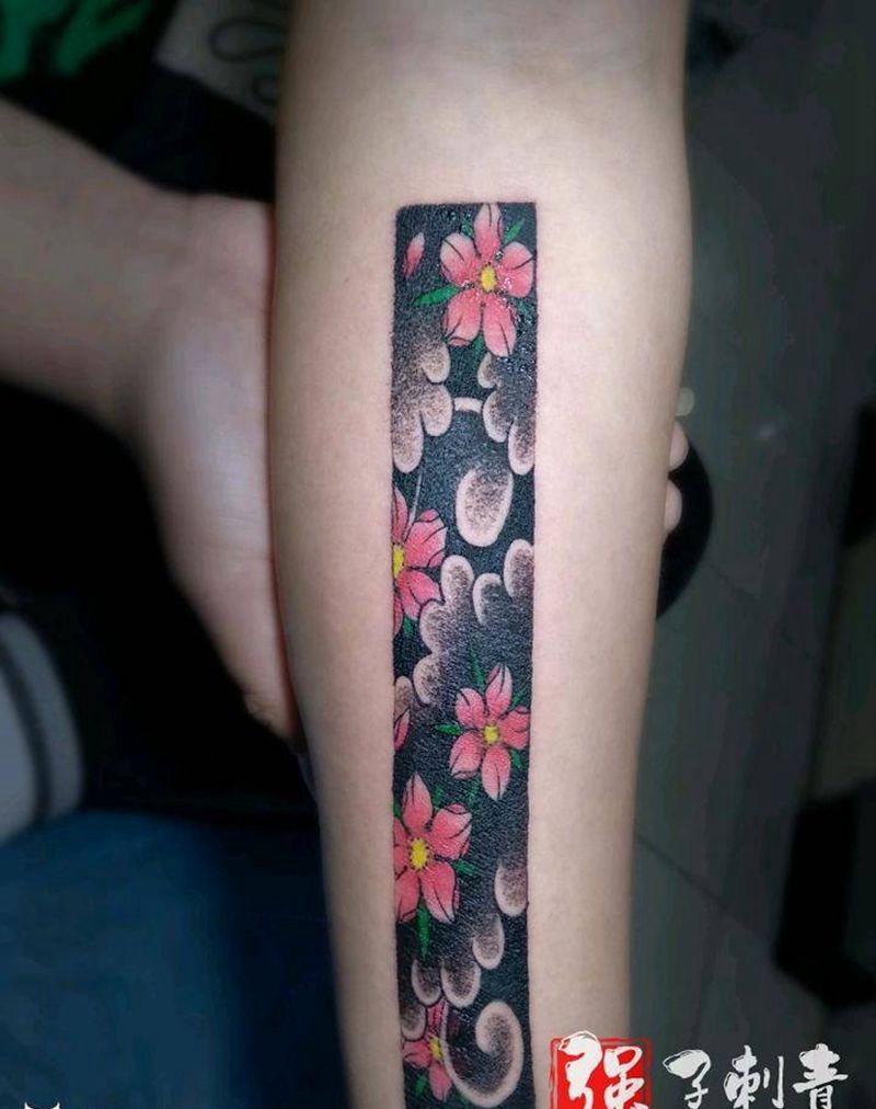 樱花纹身图片_手臂老传统纹身图案