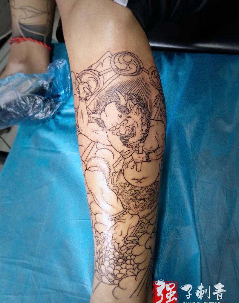 雷神包小腿线条纹身图片_腿部新传统纹身图案
