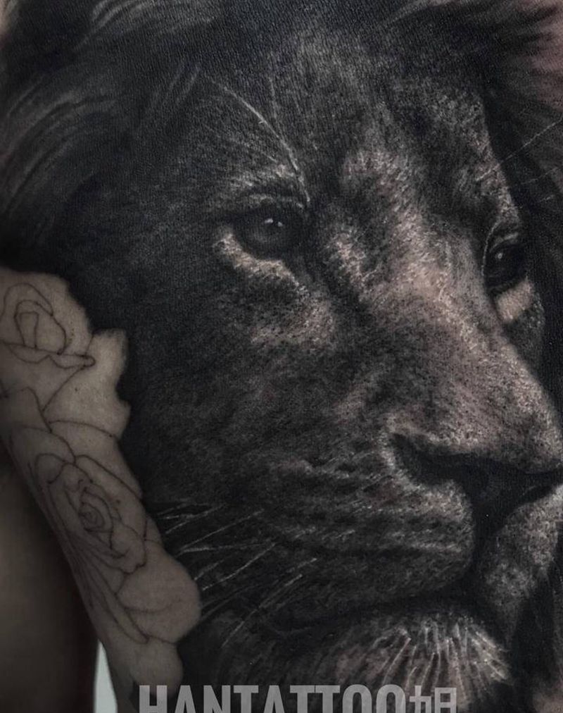 写实狮子纹身图片_胸部欧美写实纹身图案