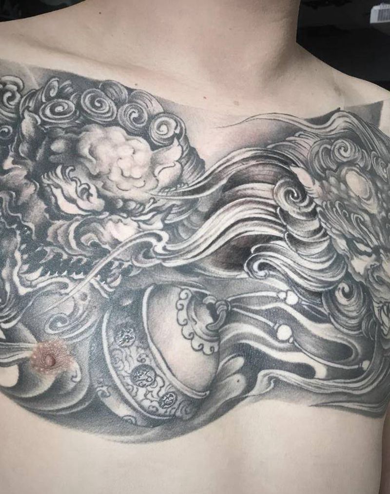 富贵双狮纹身图片_胸部新传统纹身图案