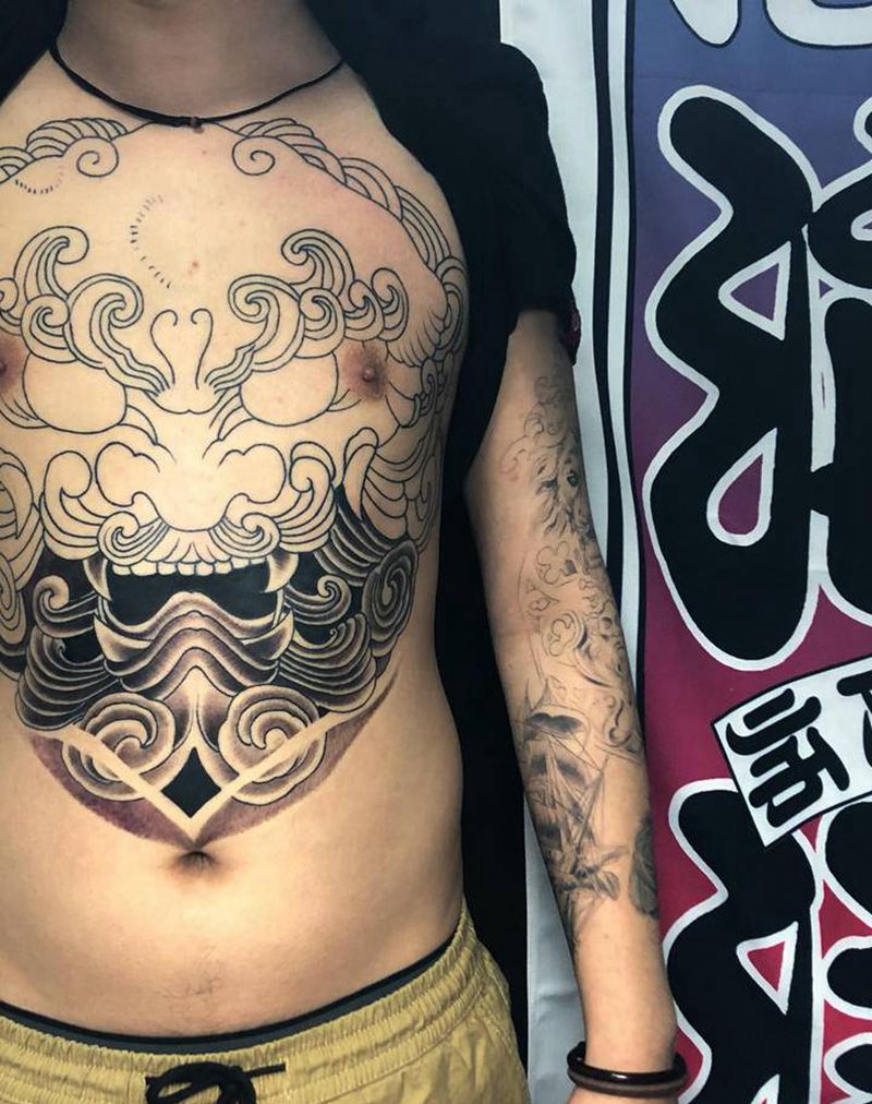 唐狮纹身图片_胸部纹身图案