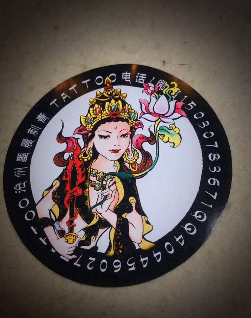 展会贴纸纹身图片_臀部纹身图案