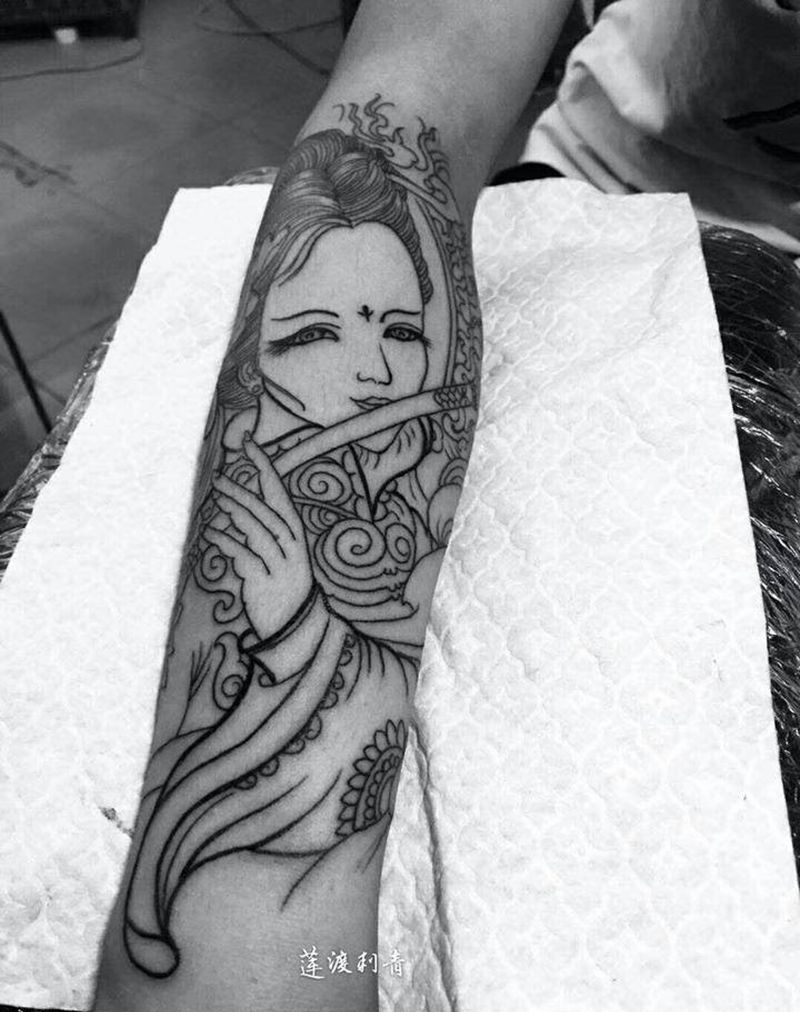小臂艺伎线条完成纹身图片_手臂新传统纹身图案