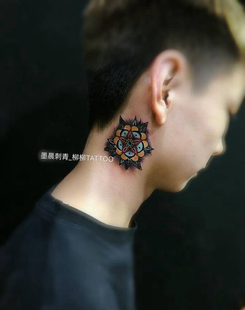 曼陀罗花纹身图片_颈部Old School纹身图案