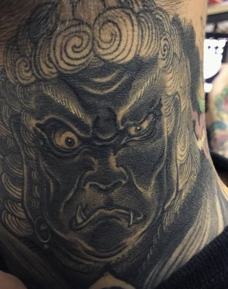 不动明王纹身图片_颈部新传统纹身图案