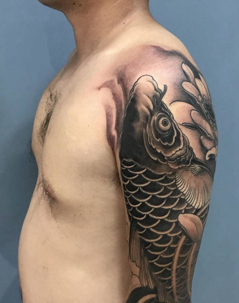 鱼纹身图片_手臂新传统纹身图案